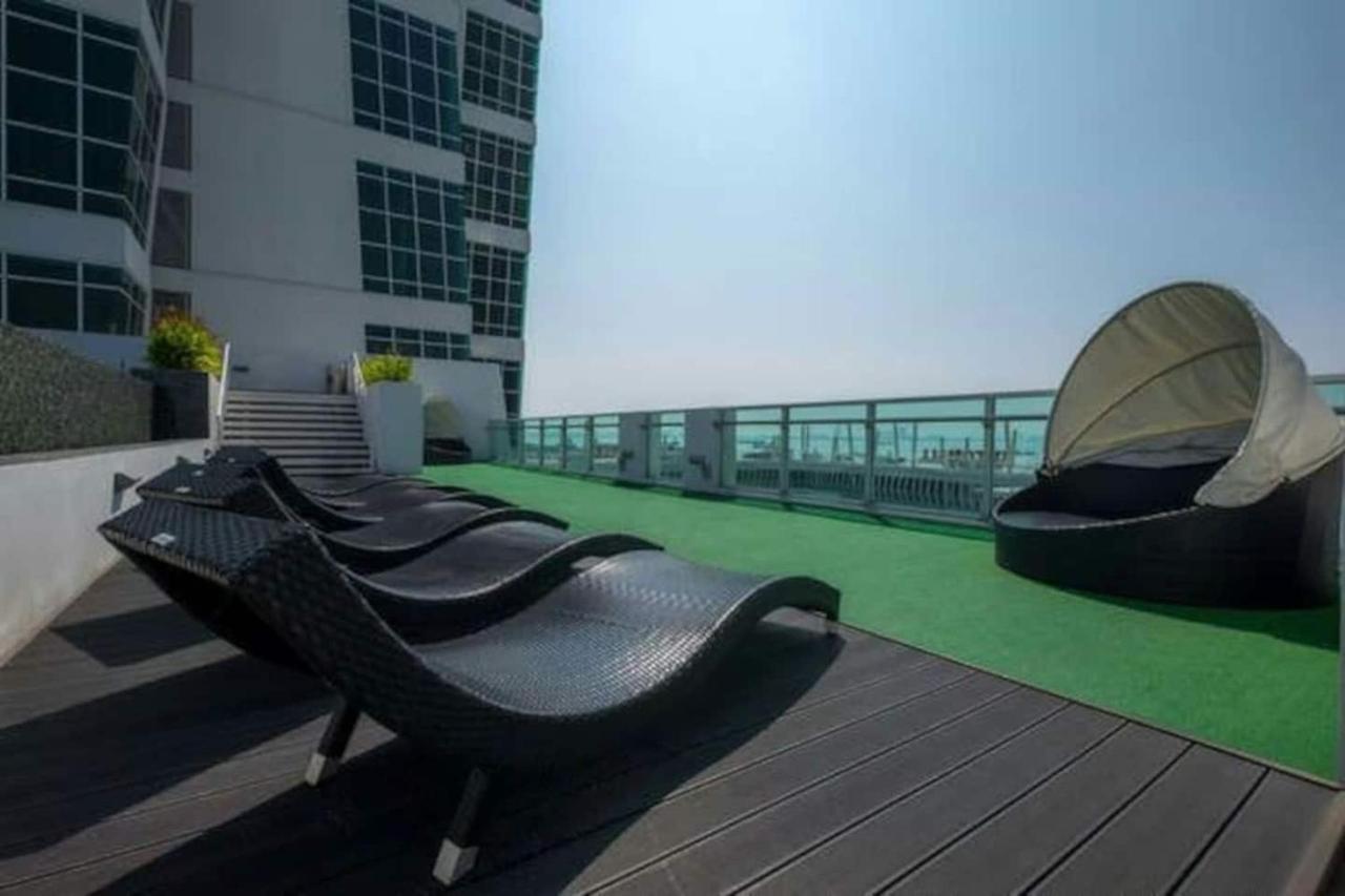 Loft Pano Seaview Suite 2 Bedroom By The Only Bnb Jelutong Екстер'єр фото